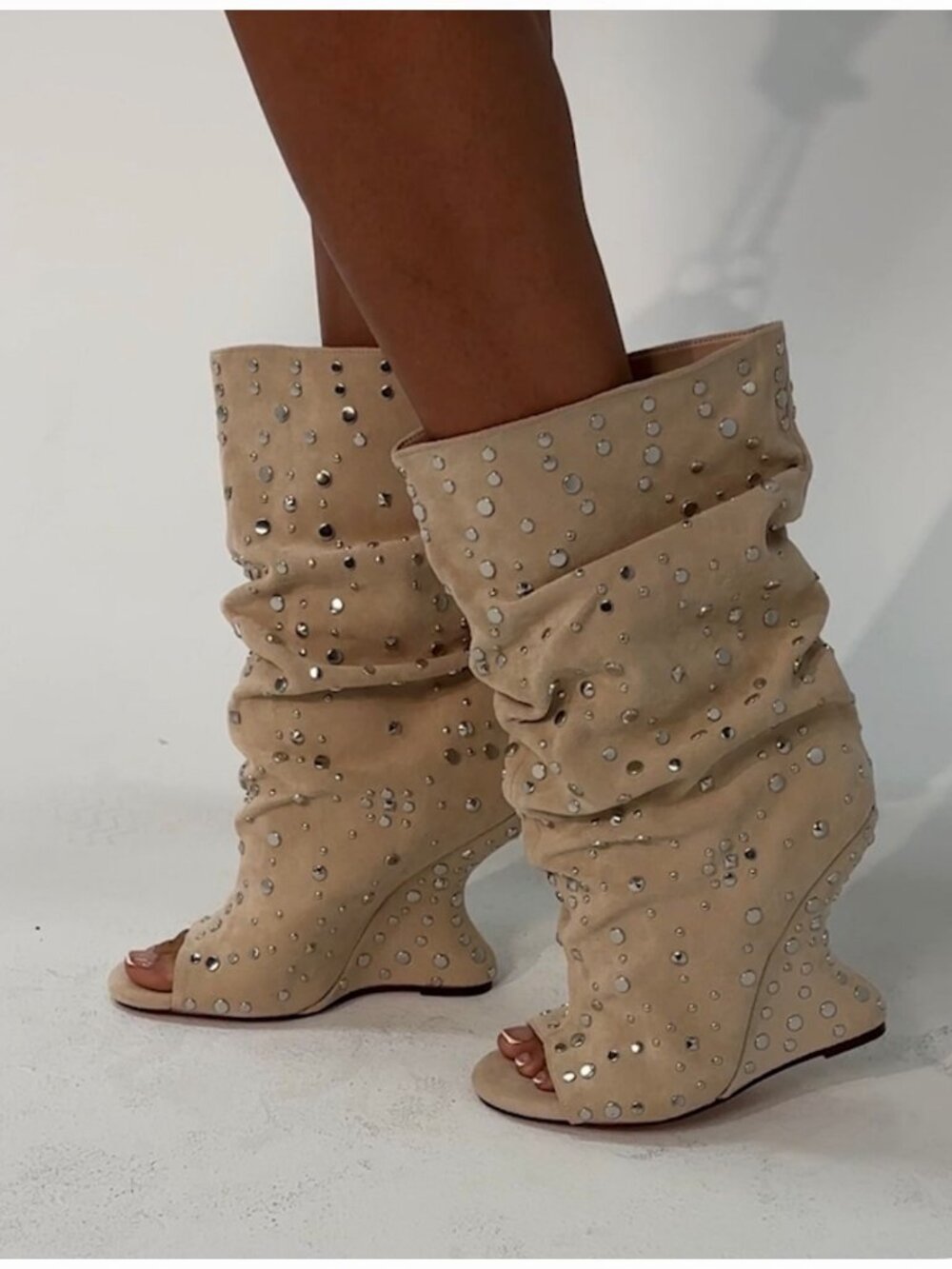 AKIRA AZALEA WANG NAOMANI FAUX SUEDE BEIGE STUDDED OPEN TOE HEEL Size 1010